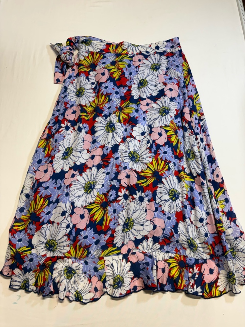 Anthropologie Maeve Sybil
Floral Wrap Skirt Size Medium - Picture 8 of 9